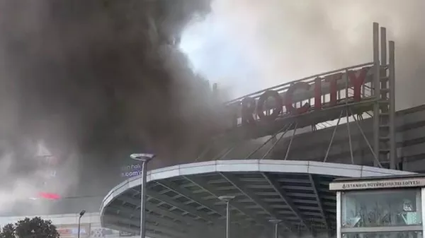 Fire broke out in a shopping mall in Istanbul